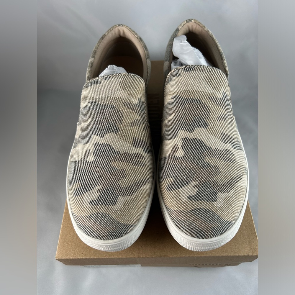 BRAND NEW Steve Madden Gills - C Tan Camo